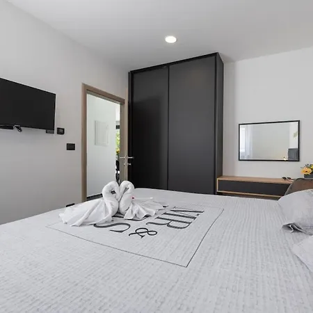 In Upani I With Swimming Pool Villa *