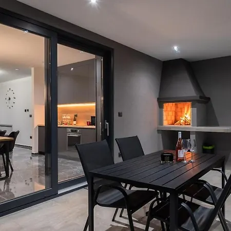 Villa In Upani I With Swimming Pool *