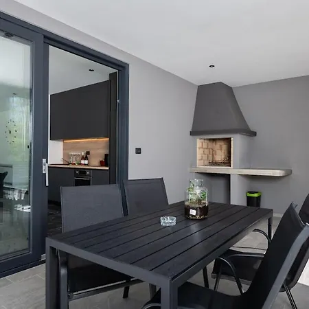 Villa In Upani I With Swimming Pool *