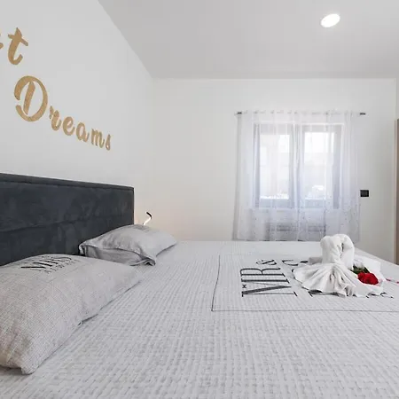 In Upani I With Swimming Pool * Ruzici (Sveta Nedelja)