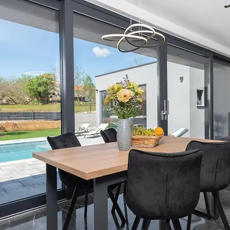 Villa In Upani I With Swimming Pool