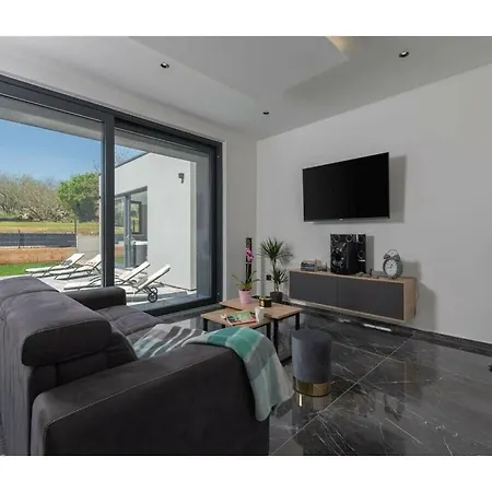 In Upani I With Swimming Pool * Ruzici (Sveta Nedelja)